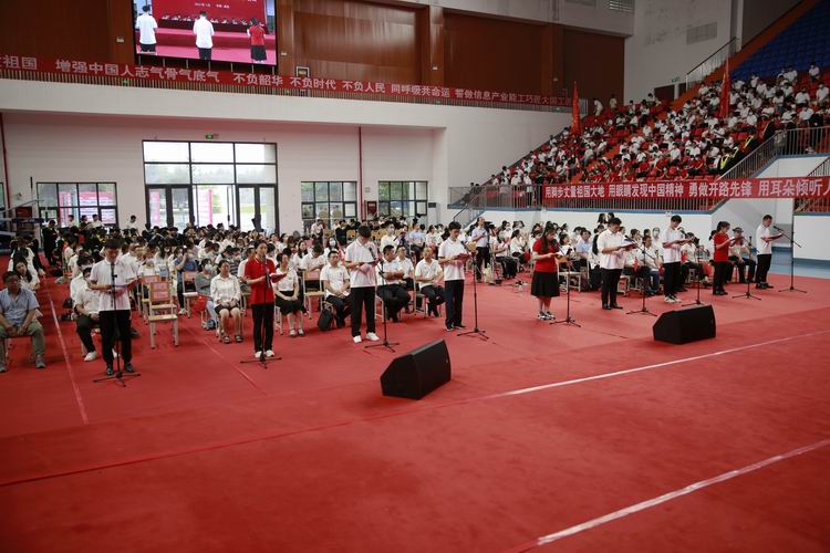 1657972794609760.jpg 调整大小 诗朗诵.JPG